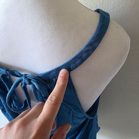 Trina Turk Blue Flowy Low Neck Tank Top Small - Picture 6 of 6